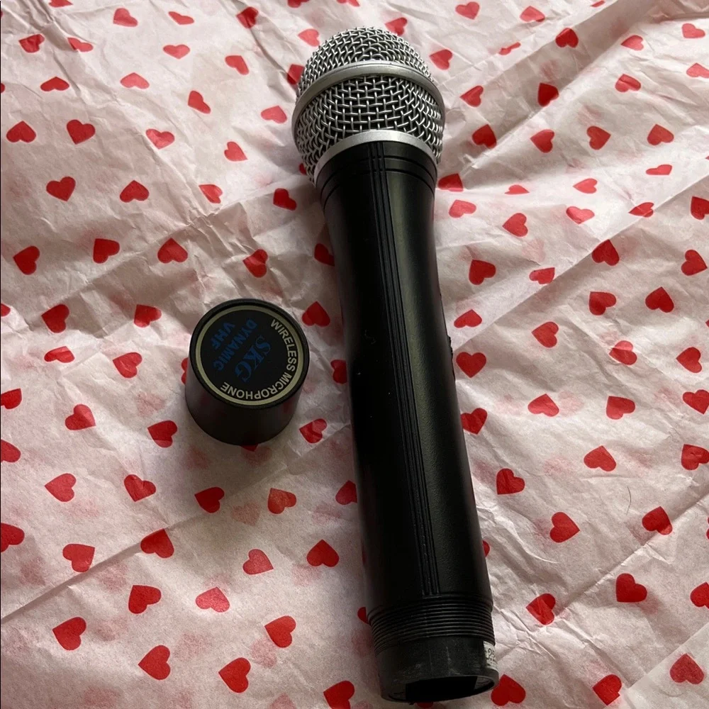 Wired Black Handheld Dynamic Microphone with On/Off Switch
